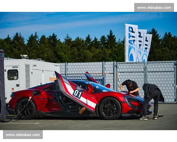 激情碰撞与速度挑战 房车赛场上的极速对决与赛道传奇